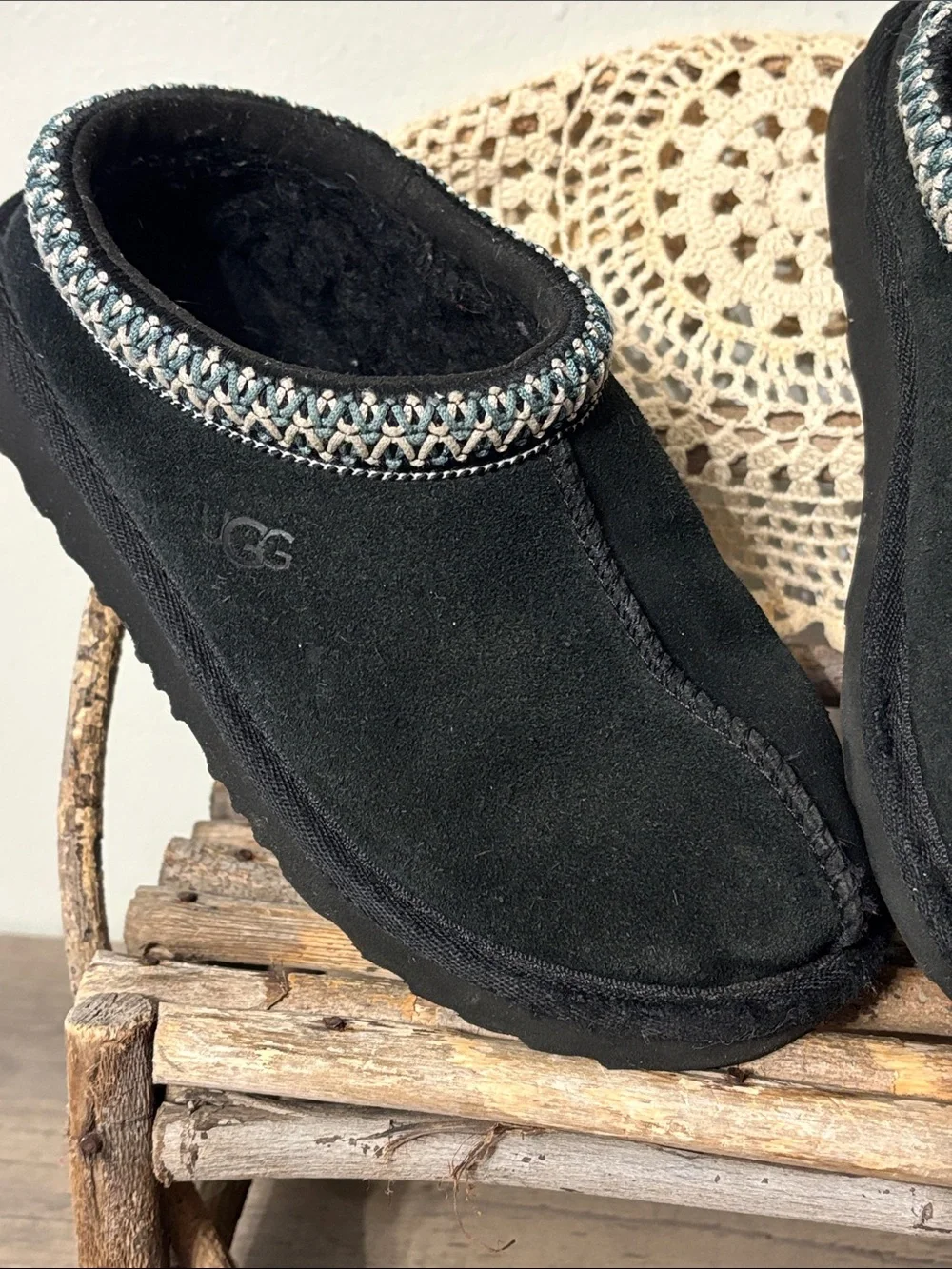 PRE OWNED KIDS SIZE 13 Tasman II UGG Black Suede Slip-On Shearling Mules